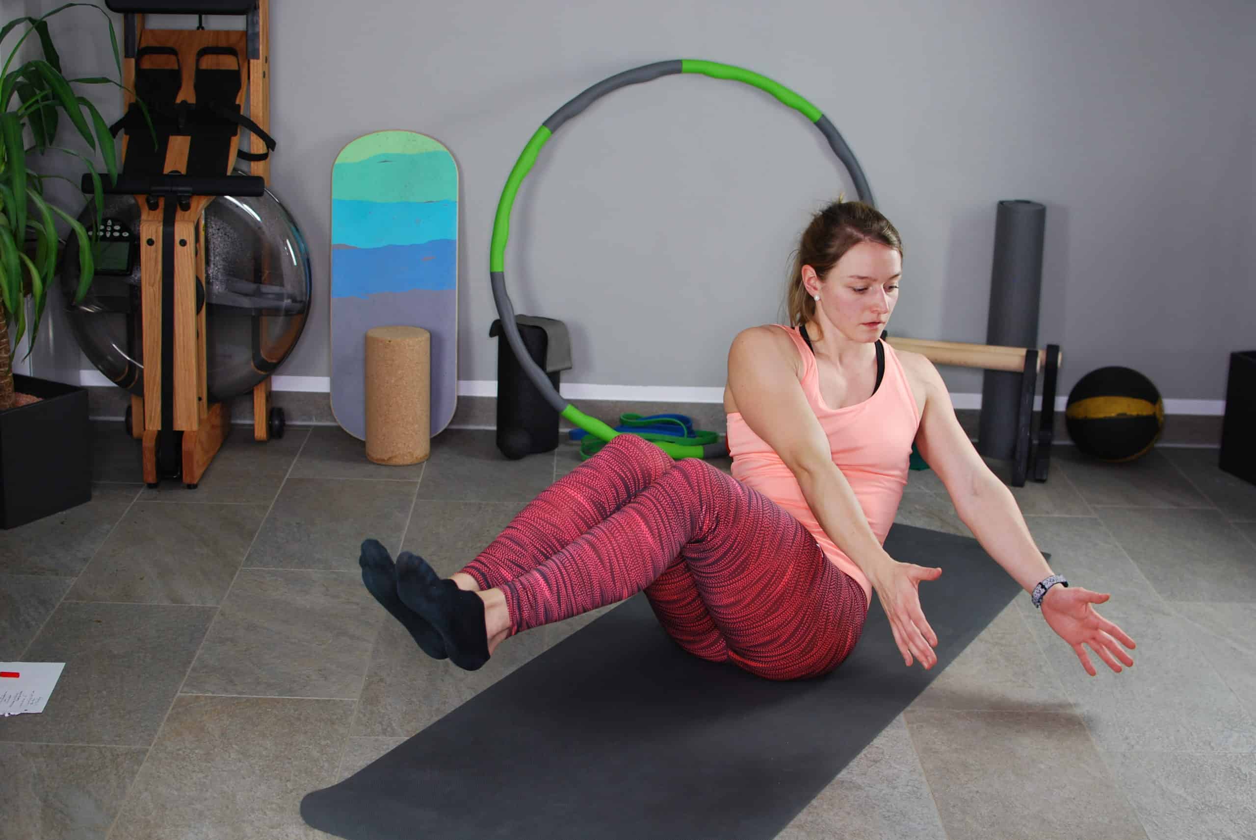 Russian Twist mit Beinen oben – Seitliche Position